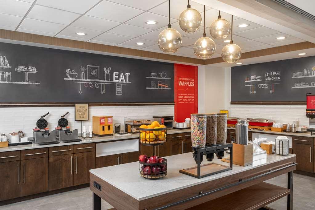 Hampton Inn & Suites - Cape Cod / West Yarmouth Restaurant foto
